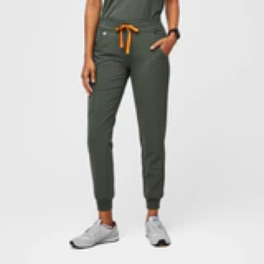 FIGS scrub pants in Moss size XS